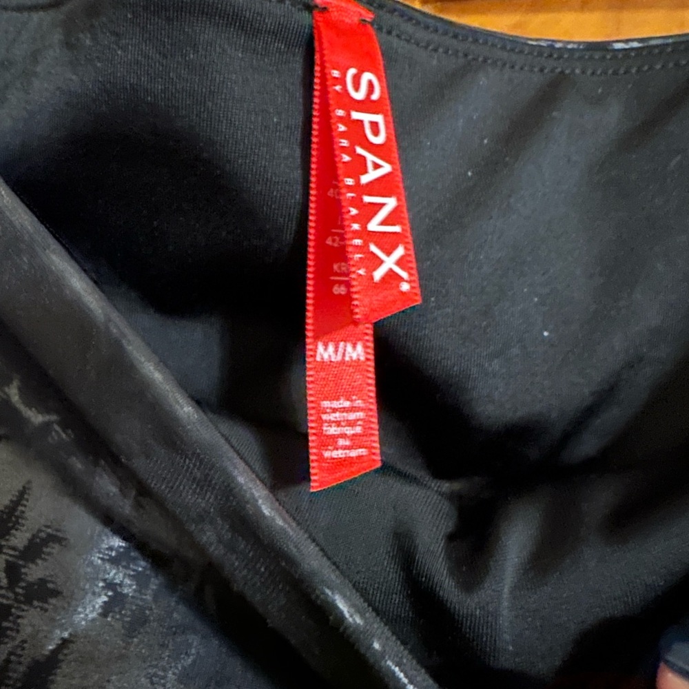NWOT Spanx Black Patterned Leggings - Picture 3 of 5